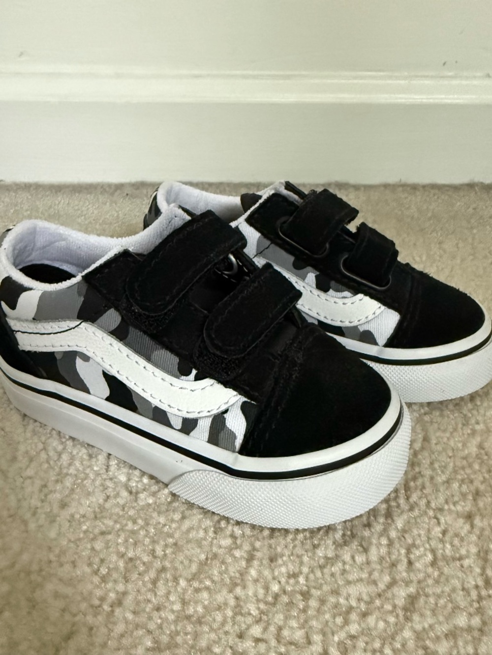 VANS Toddler Old Skool Camo Velcro Sneakers - Size 5 Toddler